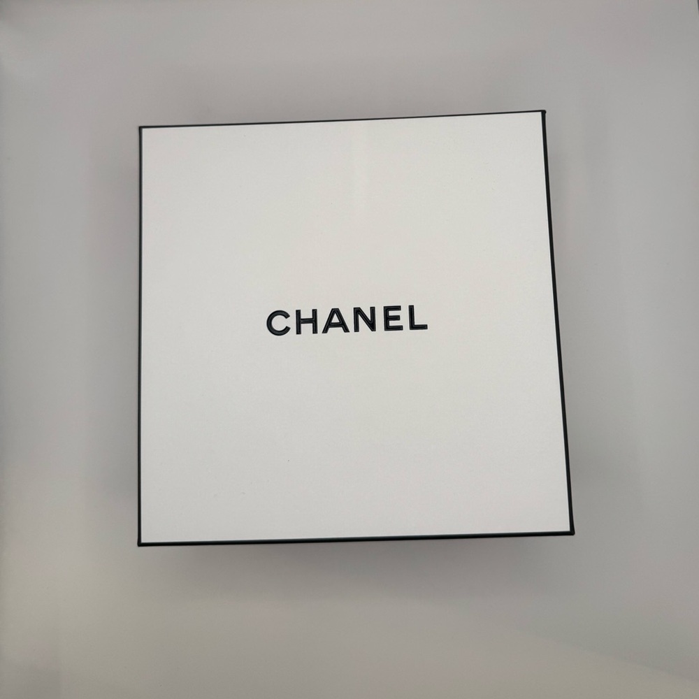 Chanel Box - Picture 2 of 10